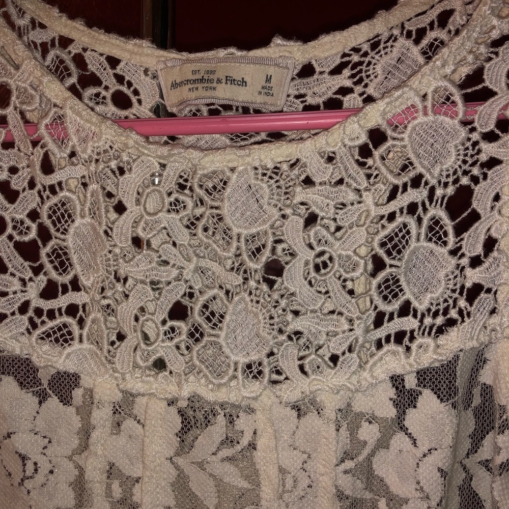 ☀️SALE!! Lace Racer Back Tank -Slit Back A&F - Picture 3 of 7